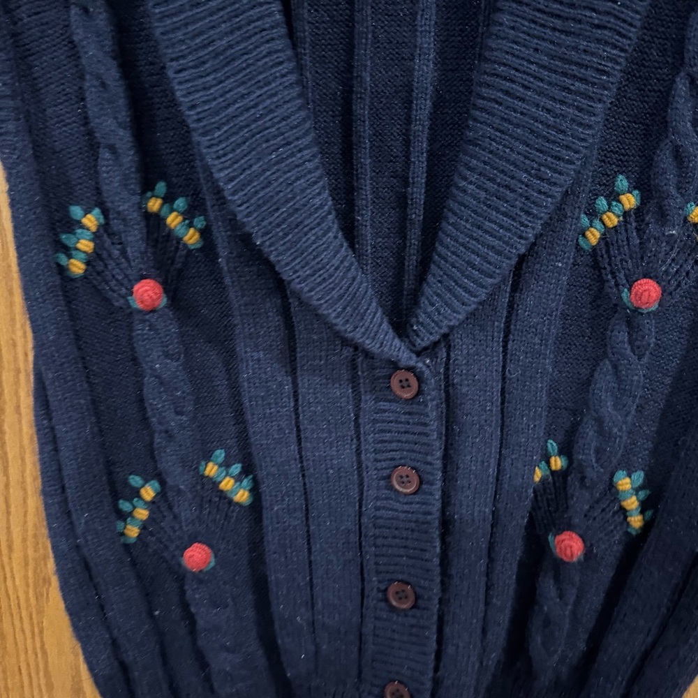 Vintage Petite Concept by Devon Embroidered Cable Knit Sweater Vest PM - Picture 2 of 8